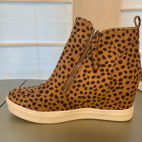 Queen George Animal Print Wedge Sneakers Size 7 NWOB - Picture 10 of 12